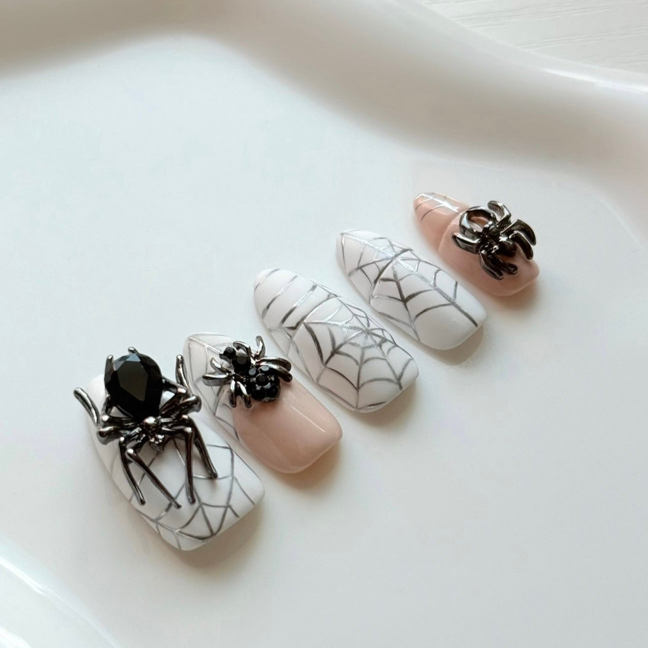 [HOLIDAY SPECIAL] Spider’s Lair Nails