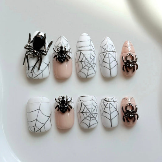 [HOLIDAY SPECIAL] Spider’s Lair Nails